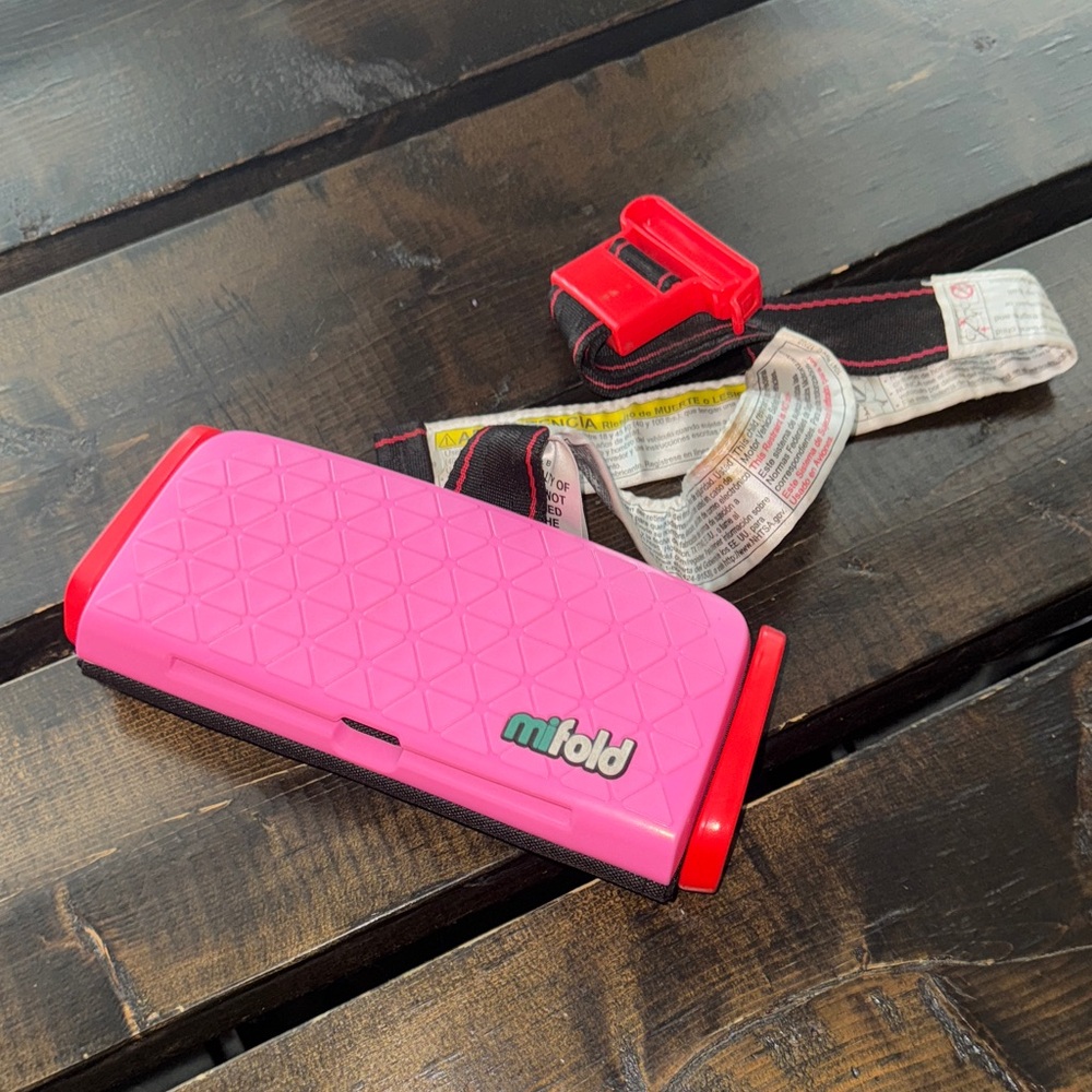 Mifold Comfort grab-and-go travel booster seat - Pink